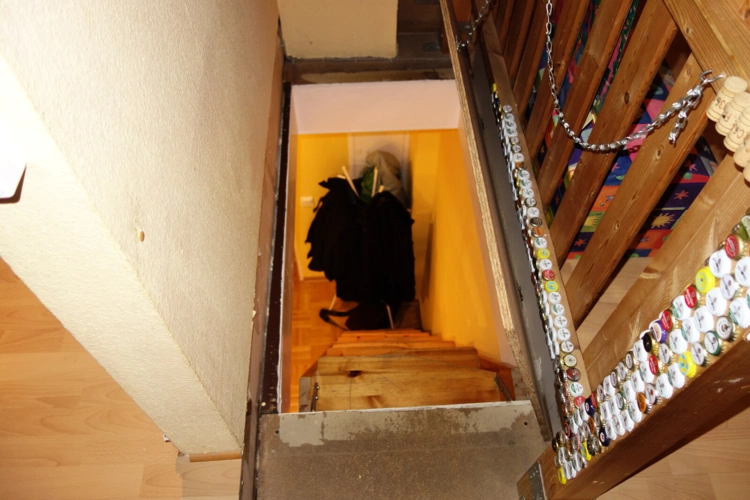 DG - Treppe nach unten