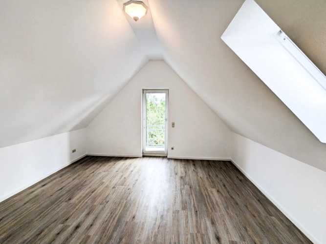 Schlafzimmer mit Balkonzugang
