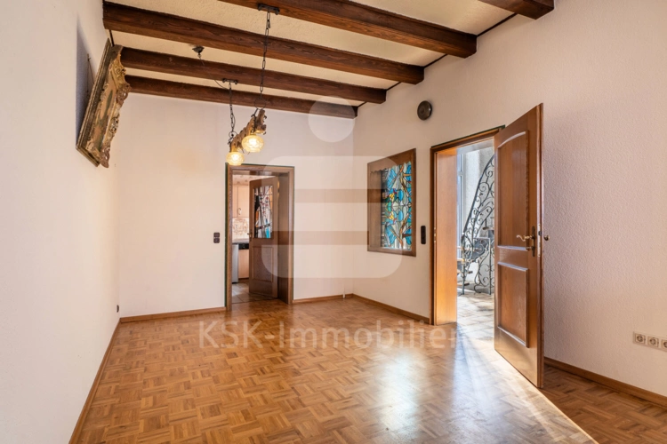 https://www.ksk-immobilien.de/immobilien/raumwunder-mit-viel-potenzial-in-bedburg-lipp-148380/