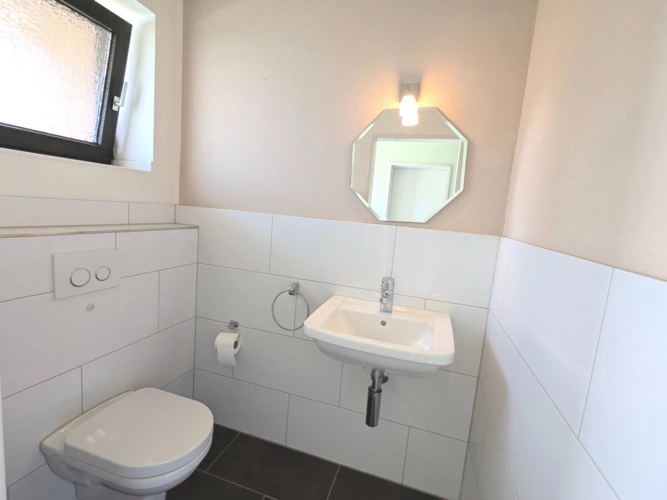 1. OG: Gäste-WC