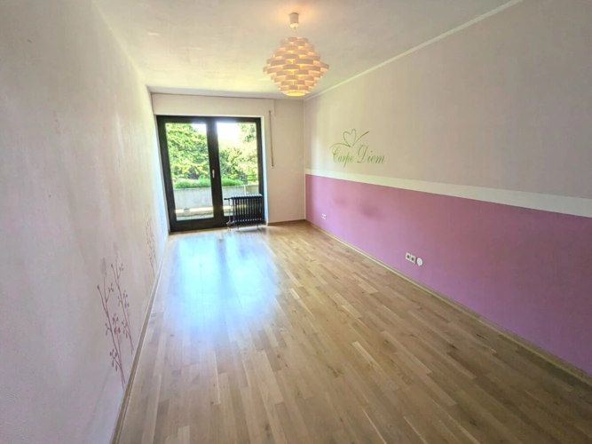 2. OG: Eltern-Schlafzimmer mit Balkonzugang