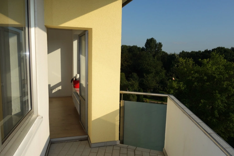 Balkon ebenso