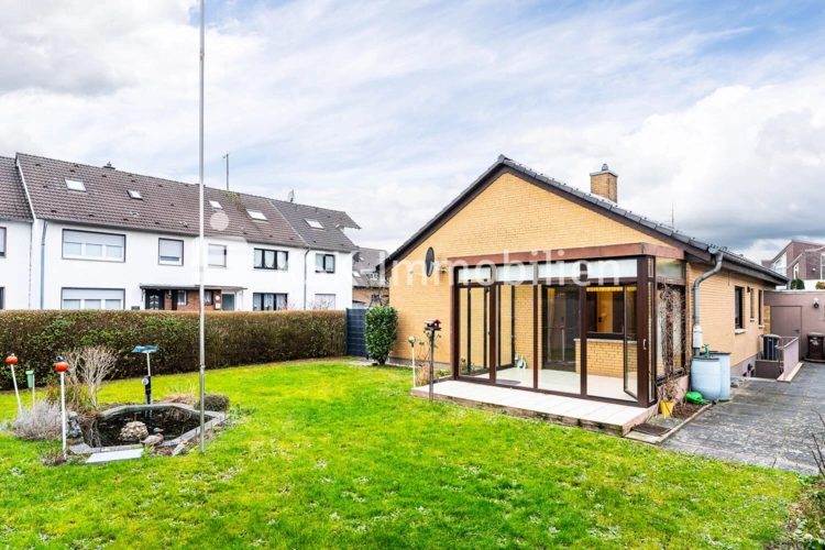 147921 Gartenansicht