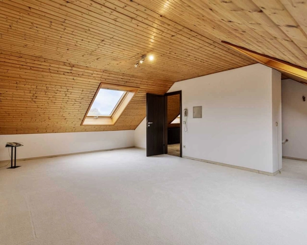 Schlafzimmer (DG)
