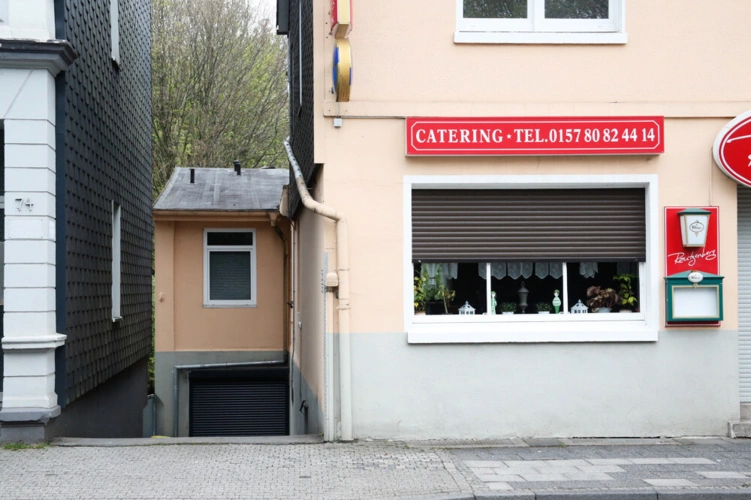 Einfahrt Garage