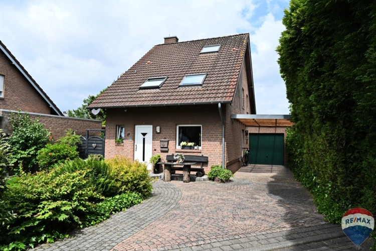 Carport und Garage
