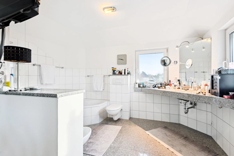 Offenes Badezimmer