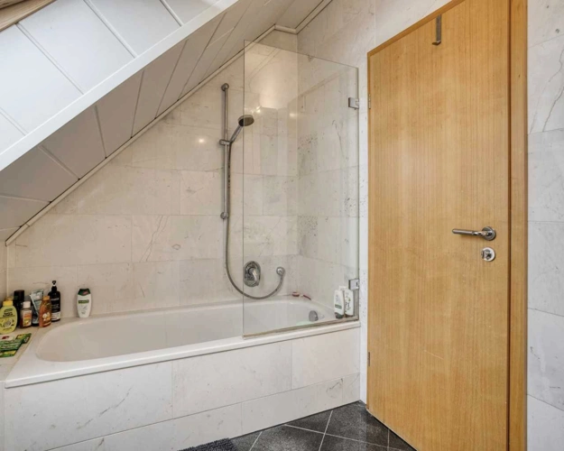 Badezimmer im Dachgeschoss