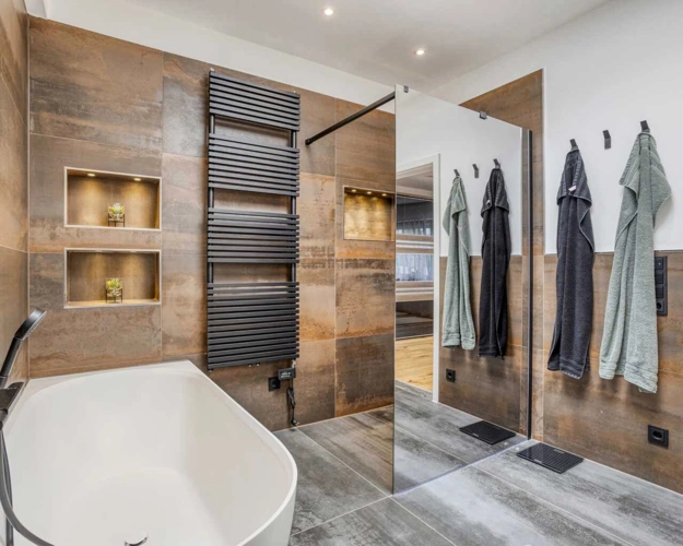 Hauptwohnung: Badezimmer