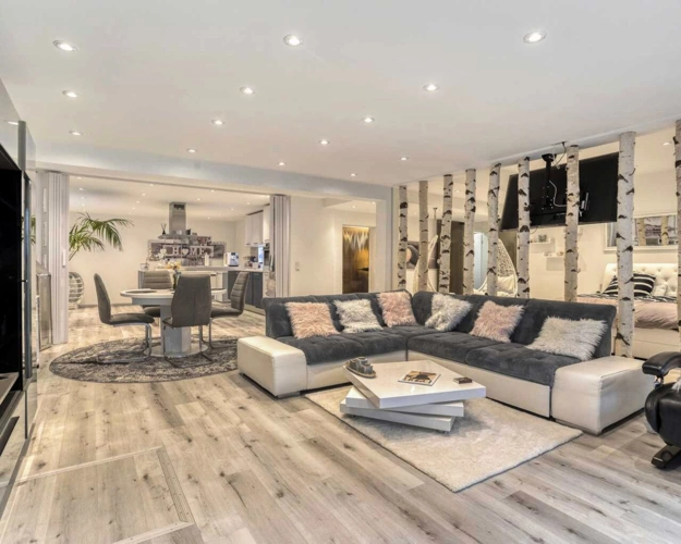 Einliegerwohnung: Wohn-/Esszimmer
