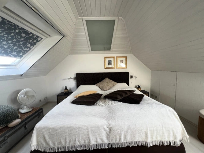Schlafzimmer DG