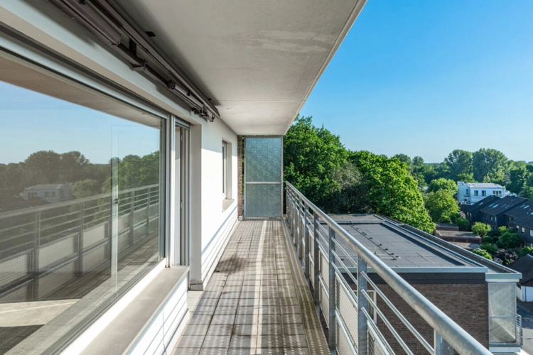 Nachmittags-und Abend-Balkon