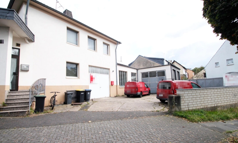 Zufahrt zur Malerwerkstatt