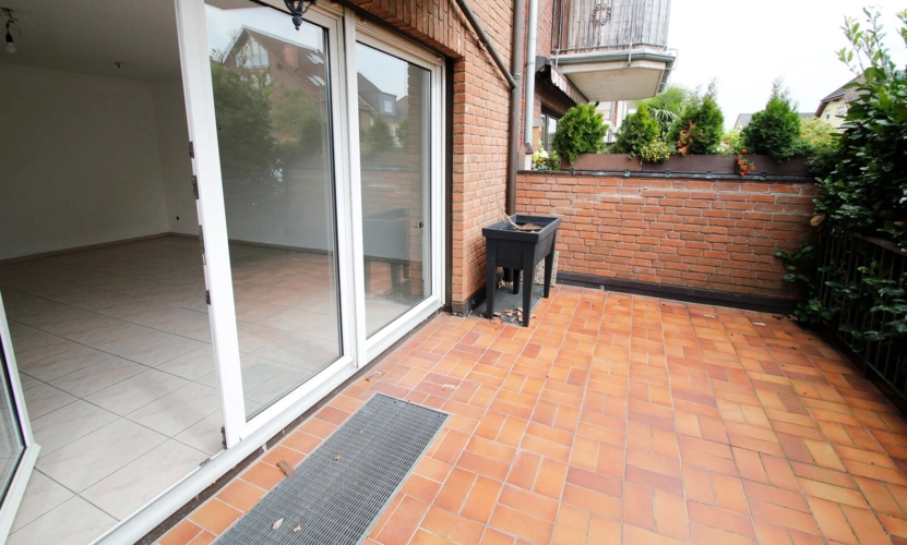 Erdgeschoss -Terrasse vorne