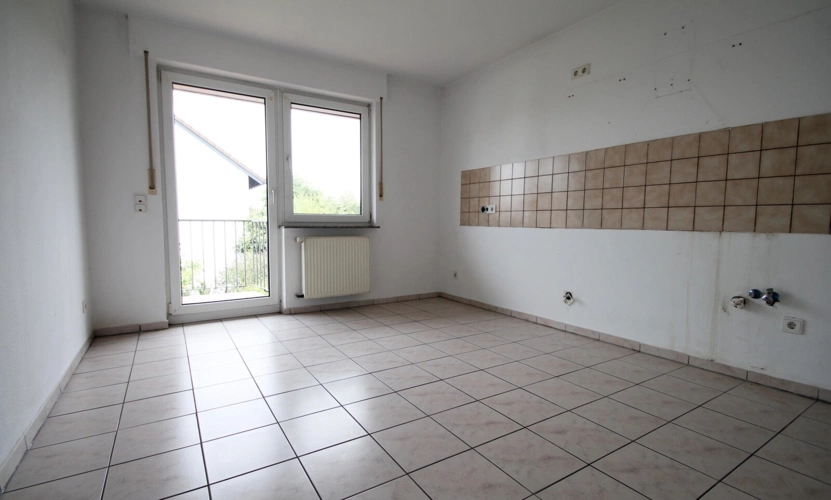 Obergeschoss -Küche mit Zugang auf den Balkon