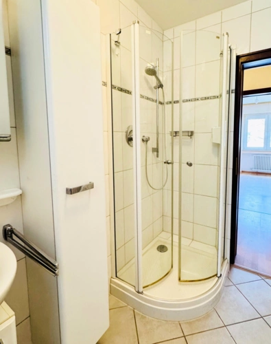 Durchgangsbadezimmer