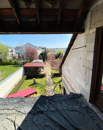 Blick in den Garten vom Dachgeschoss aus