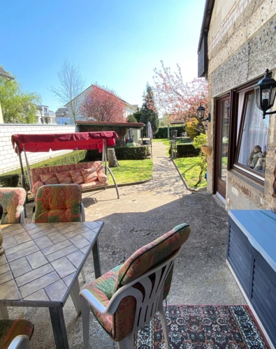 Terrasse mit Blick in den Garten