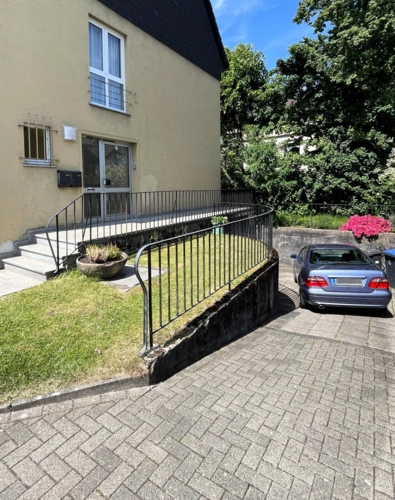 Einfahrt in die Garage