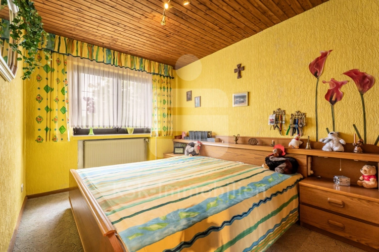 https://www.ksk-immobilien.de/immobilien/gepflegtes-reihenmittelhaus-mit-zentraler-anbindung-und-garage-153913/