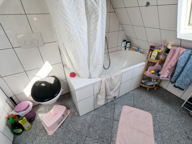 Badezimmer im Spitzboden (Teilansicht)d
