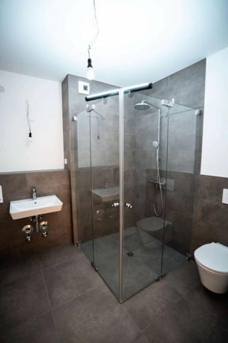 Duschbad-Bsp. baugleiche Wohnung/andere Etage