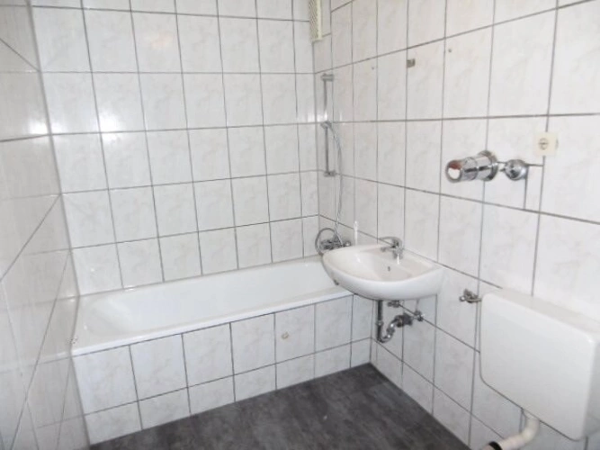 Badezimmer ebenso
