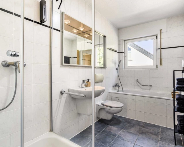 Badezimmer (OG)