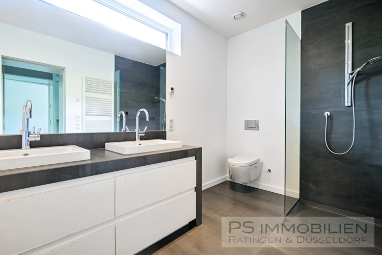 Badezimmer EG