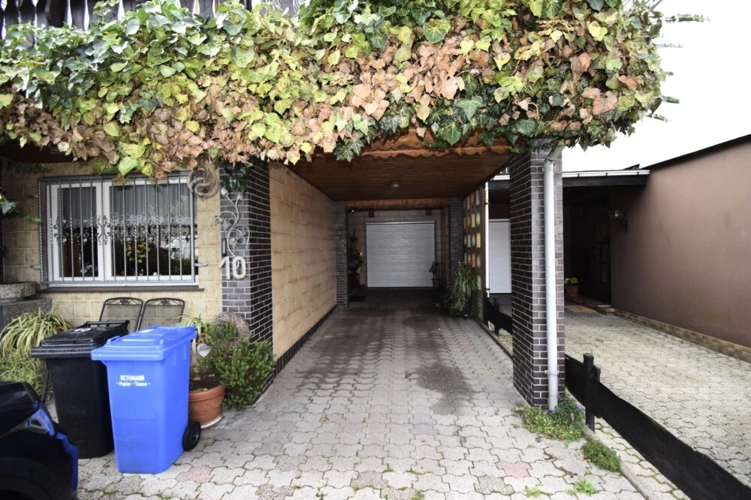 Carport / Garage