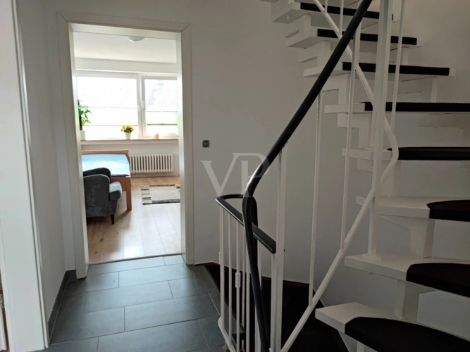 Schlafzimmer mit Ankleideraum