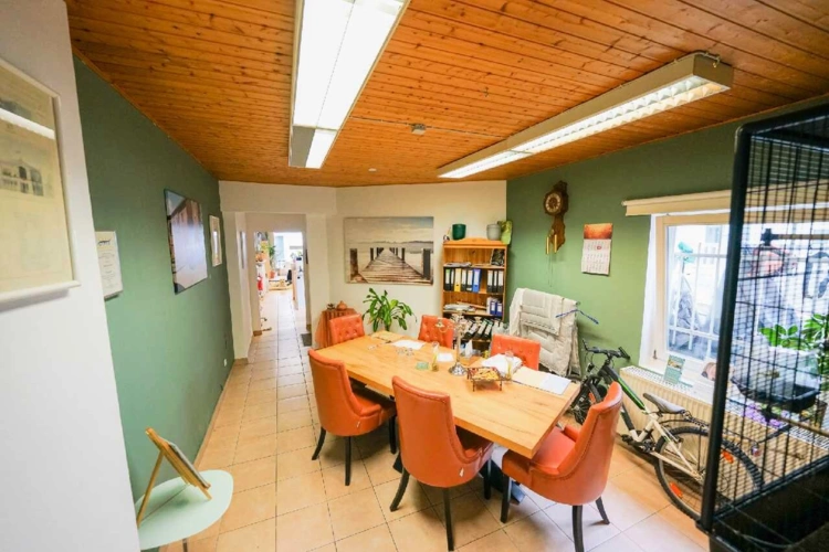 Büro/Besprechungsraum