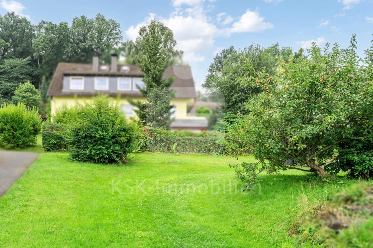 Grundstück