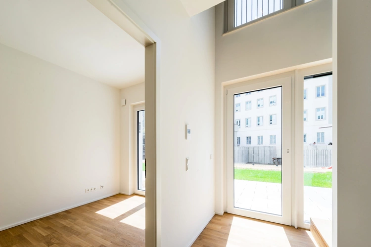 Zimmer und Flur UG
