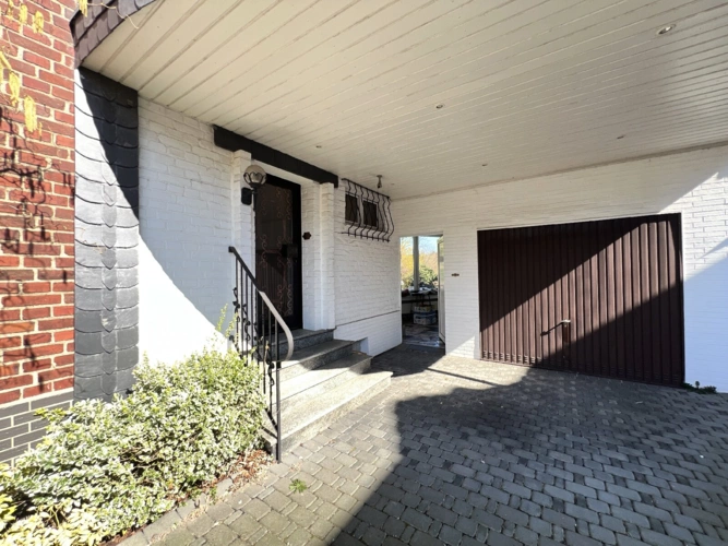 Hauseingang, Garage