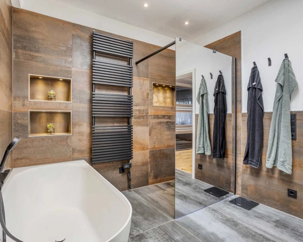 Hauptwohnung: Badezimmer