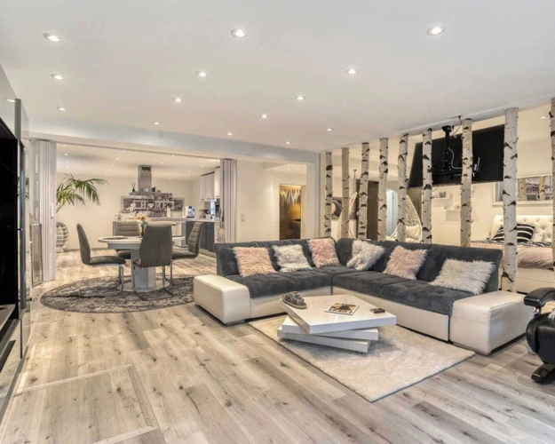 Einliegerwohnung: Wohn-/Esszimmer