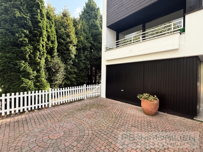 Stellplätze vor dem Haus