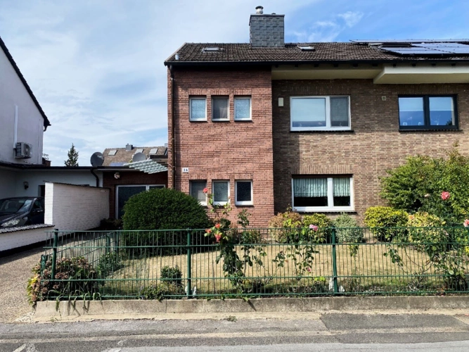 Straßenansicht