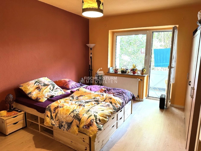 Schlafzimmer mit Balkonzugang