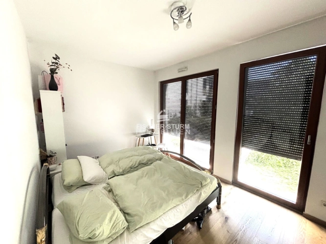 Schlafzimmer - Blick zum Garten