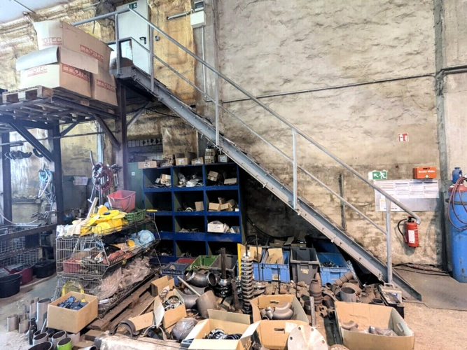 Treppenaufgang zum Büro