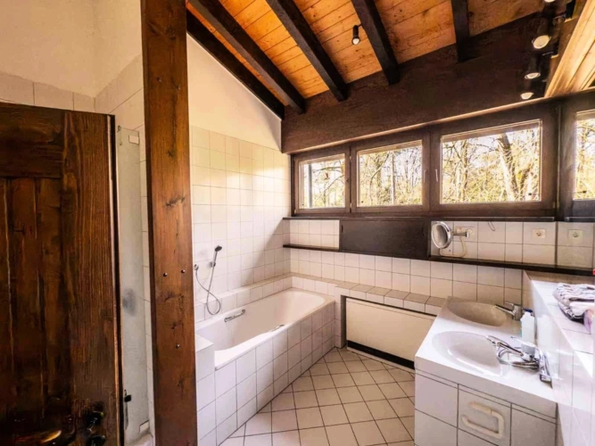 Badezimmer 1 (Bad)