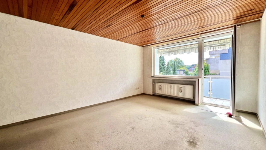 Wohn- / Esszimmer Richtung Balkon