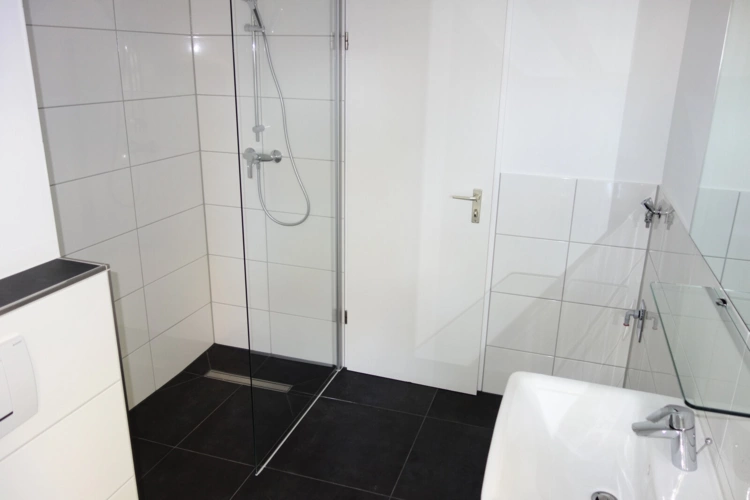 Badezimmer ebenso