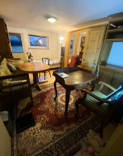 Zimmer im Souterrain mit Zugang zum Garten