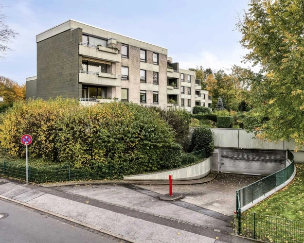 Rückansicht/Einfahrt Tiefgarage