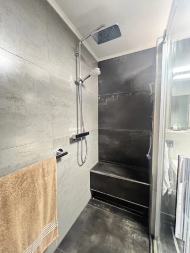 bodentiefe Regendusche