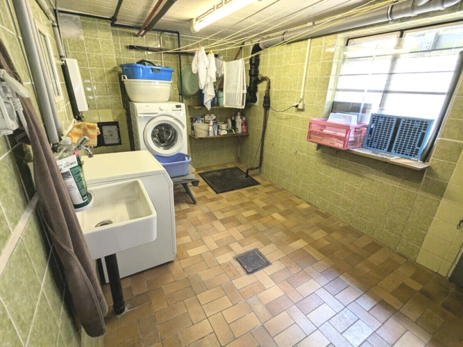 Waschkeller mit Außentreppe