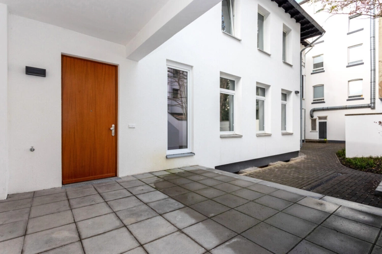 Terrasse und separater Eingang